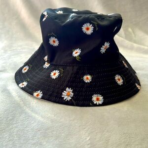 Alice + Olivia bucket Hat